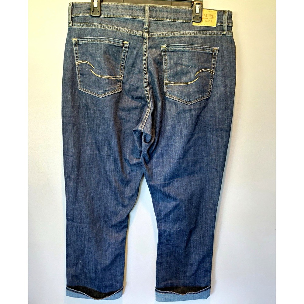 Signature by Levi Strauss & Co. Women's Mid-Rise Slim Capri Jeans 10 31 Blue